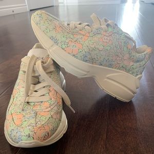 Authentic brand new never use Gucci Ryhton sneakers. Size 5.5 can fit to size 6.